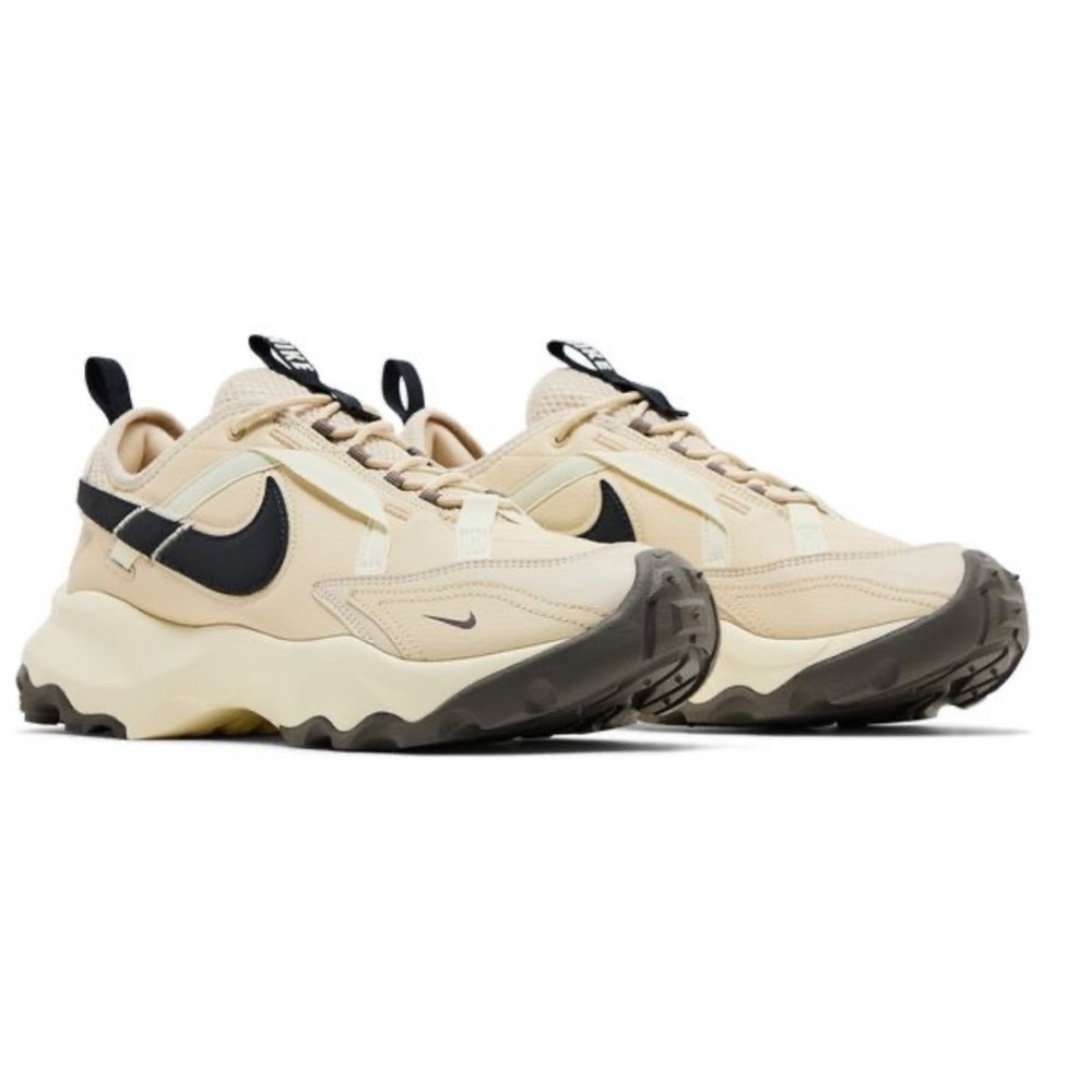 Nike Beige and Black Casual Sneakers